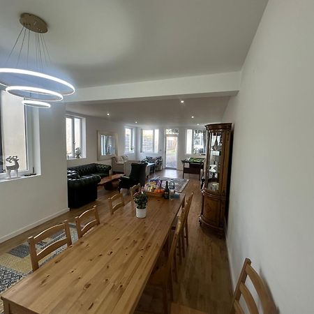 North London A Spacious 7 Bedroom House Accommodating Up To 18 People Complete With Own Gym And Table Tennis エクステリア 写真