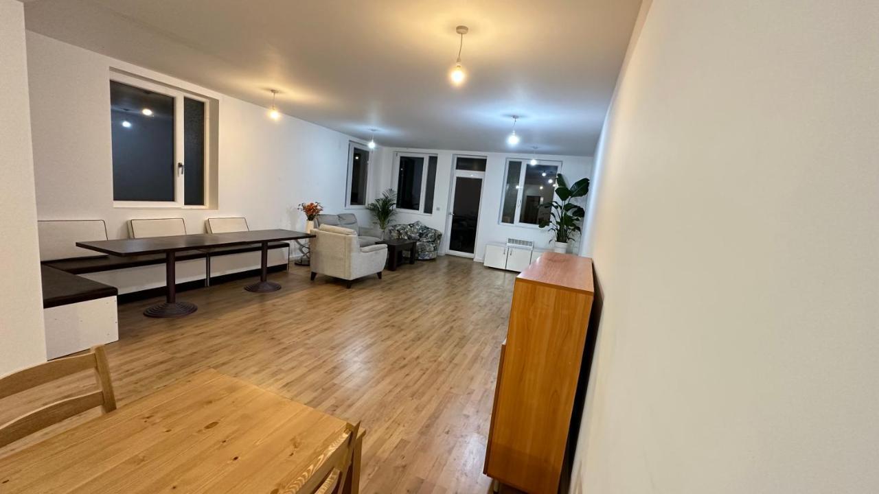 North London A Spacious 7 Bedroom House Accommodating Up To 18 People Complete With Own Gym And Table Tennis エクステリア 写真