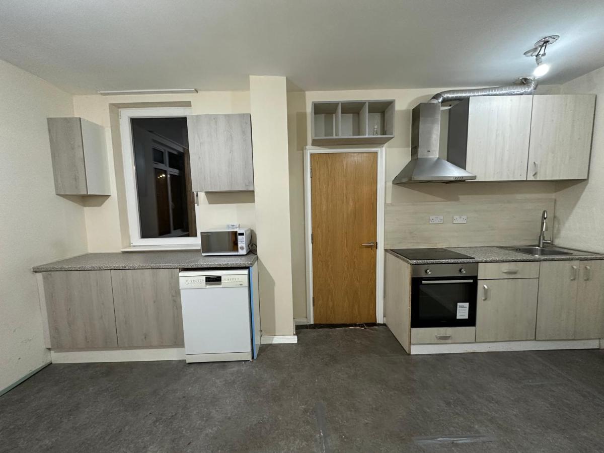 North London A Spacious 7 Bedroom House Accommodating Up To 18 People Complete With Own Gym And Table Tennis エクステリア 写真
