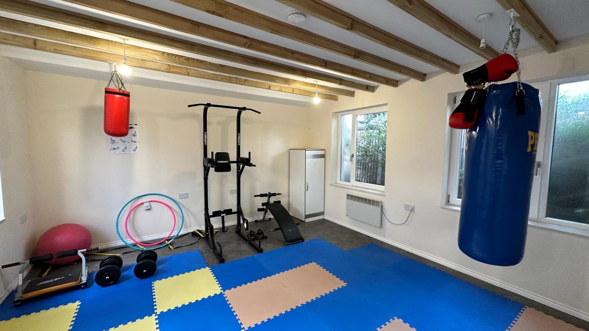 North London A Spacious 7 Bedroom House Accommodating Up To 18 People Complete With Own Gym And Table Tennis エクステリア 写真