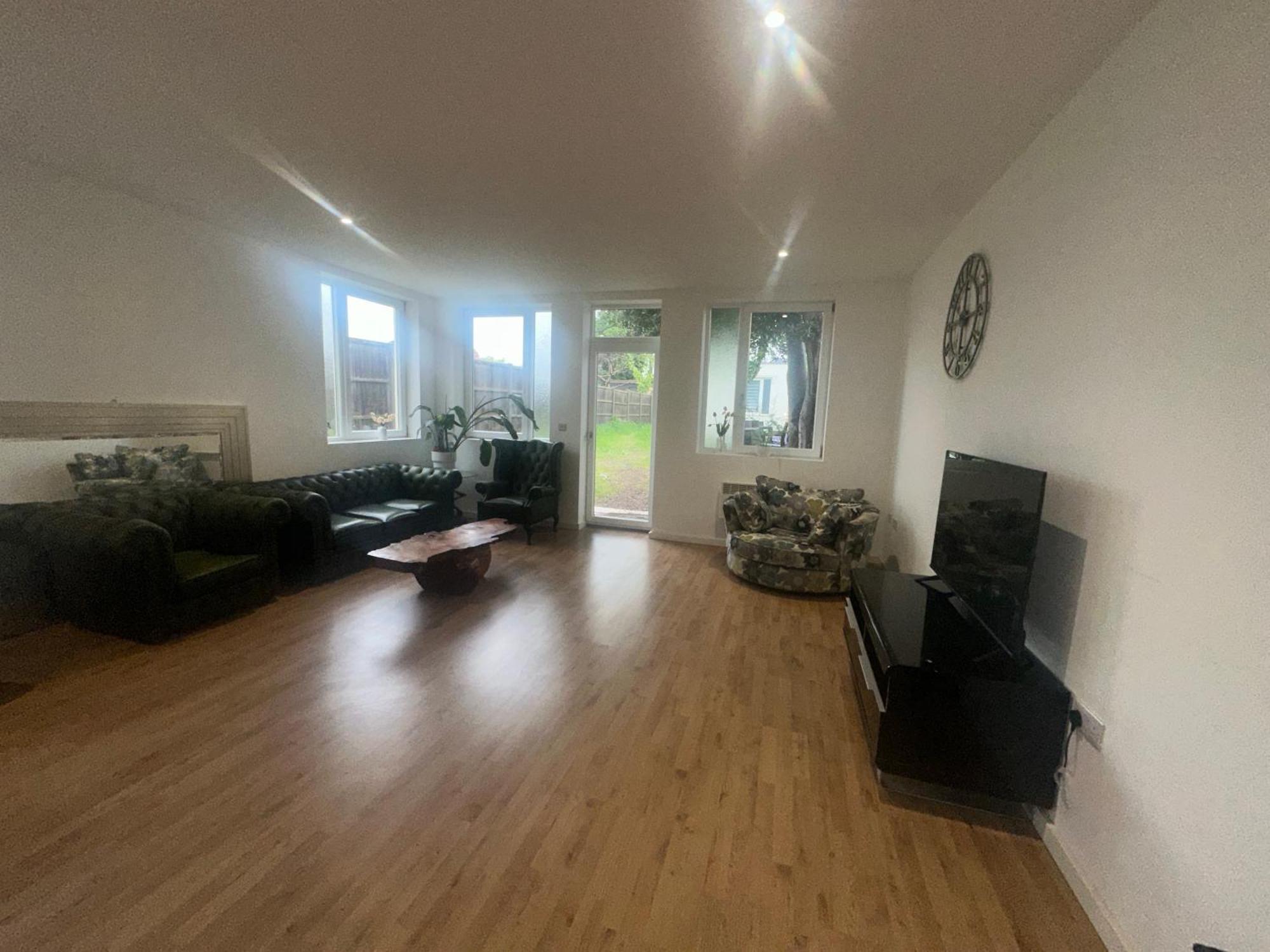 North London A Spacious 7 Bedroom House Accommodating Up To 18 People Complete With Own Gym And Table Tennis エクステリア 写真