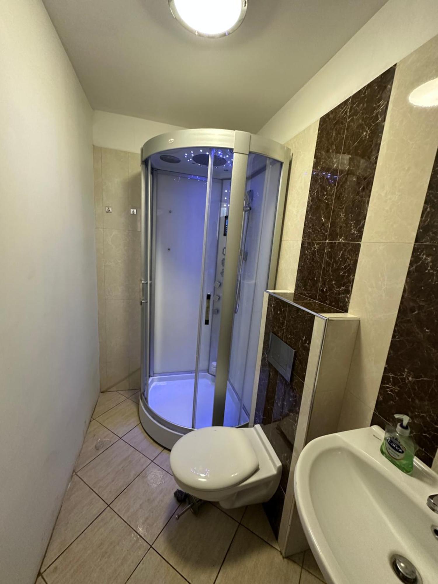 North London A Spacious 7 Bedroom House Accommodating Up To 18 People Complete With Own Gym And Table Tennis エクステリア 写真