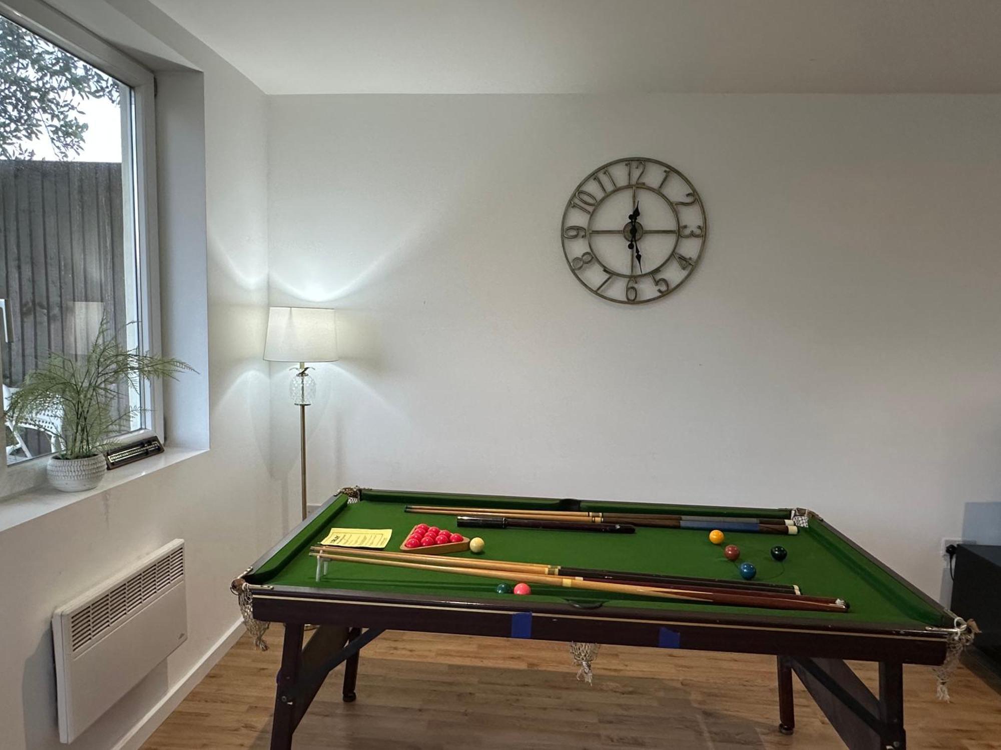 North London A Spacious 7 Bedroom House Accommodating Up To 18 People Complete With Own Gym And Table Tennis エクステリア 写真